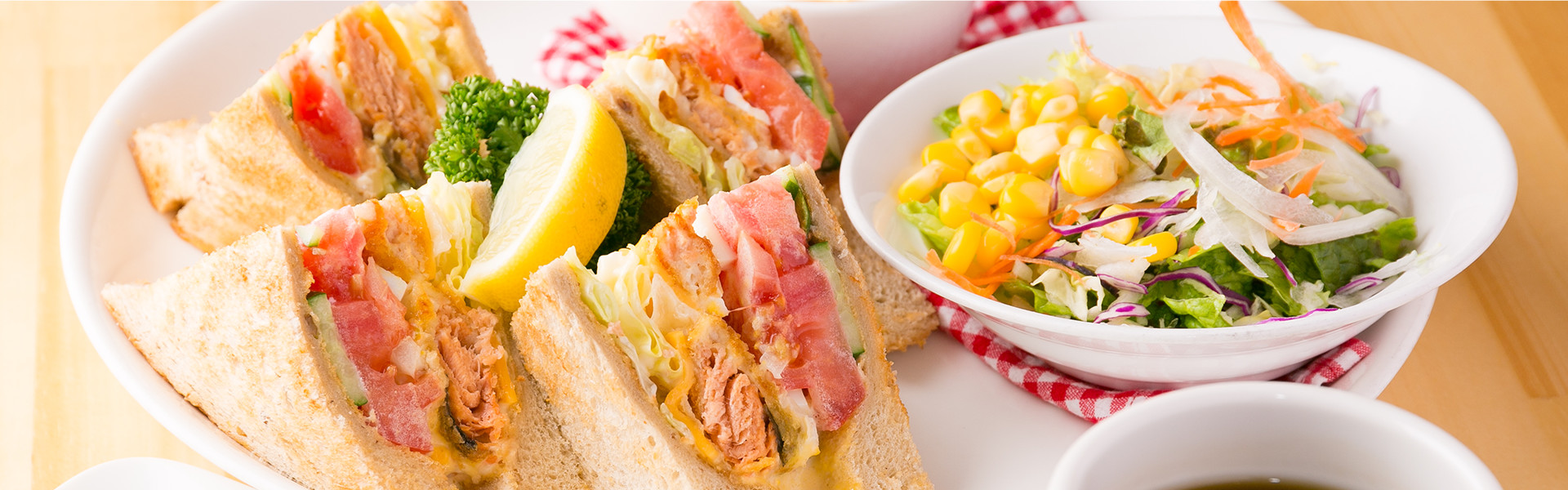 サンドイッチはテイクアウト可能です。お好きなサンドイッチを選んで、お好きな場所で楽しんでください。